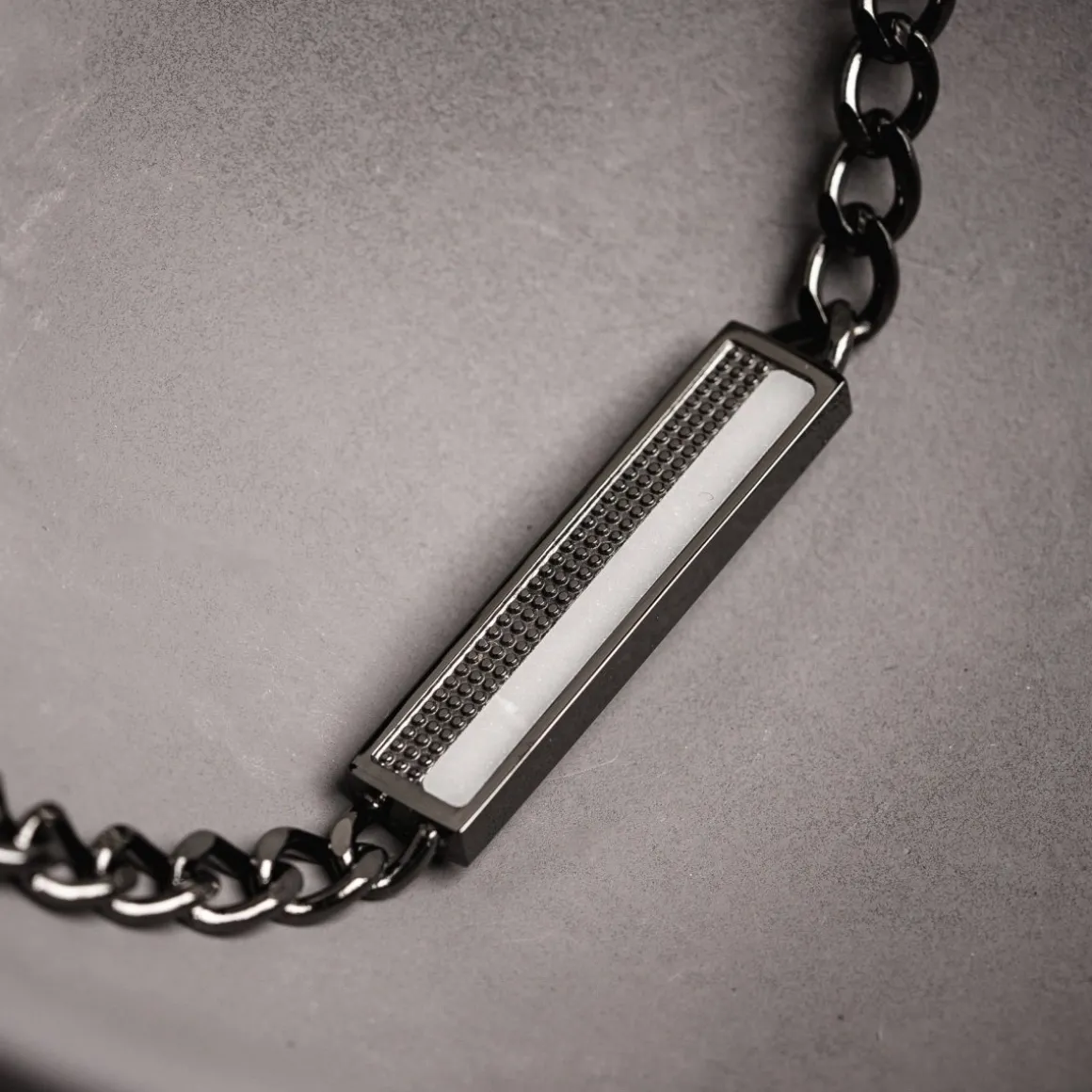 Bracelet Planarity