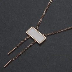 Collier Abstract