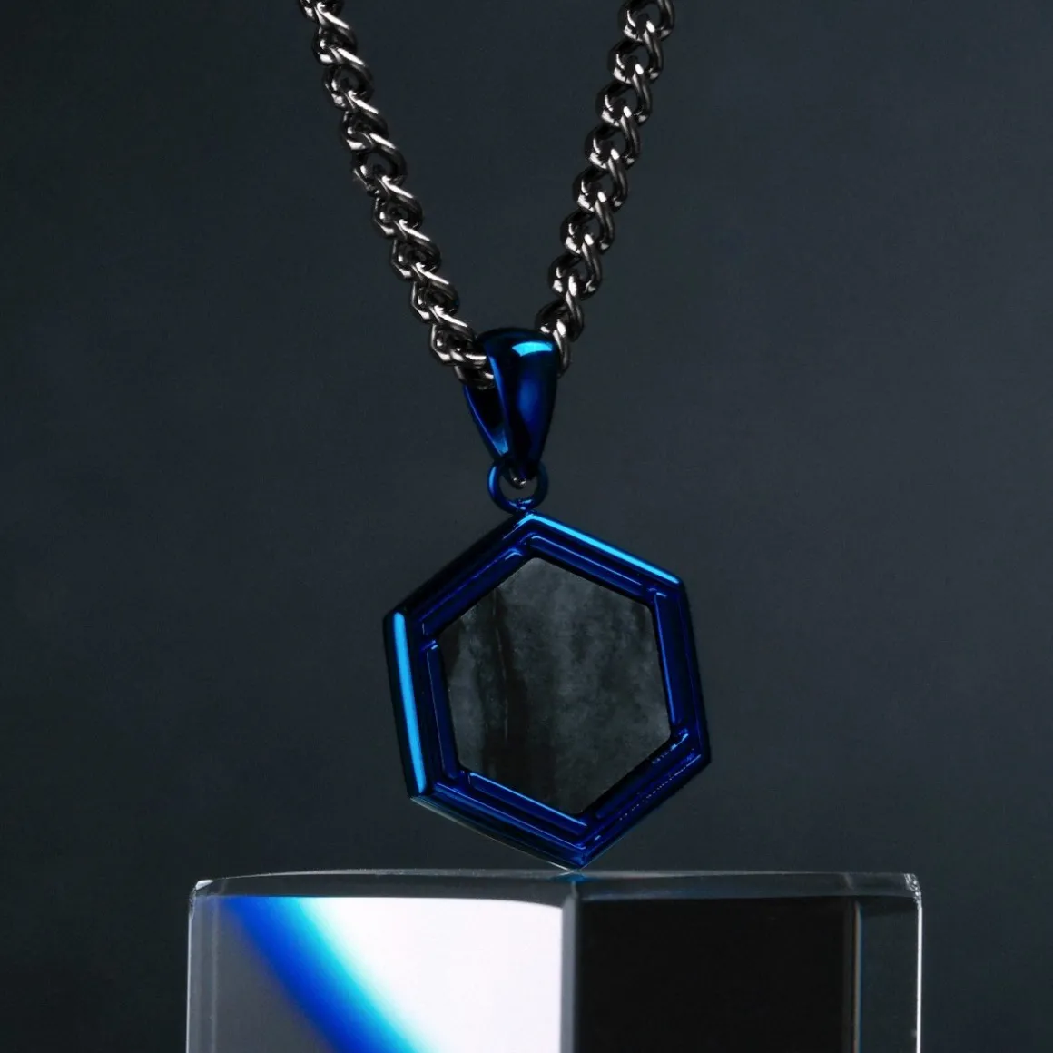 COLLIER AXIS