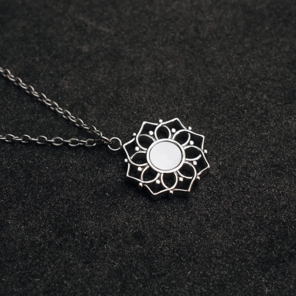 Collier Composition