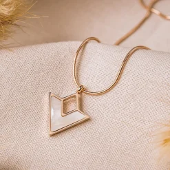 Collier Conceptual