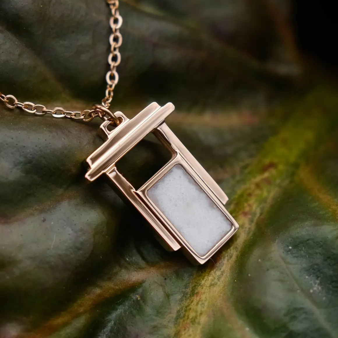 Collier Contour