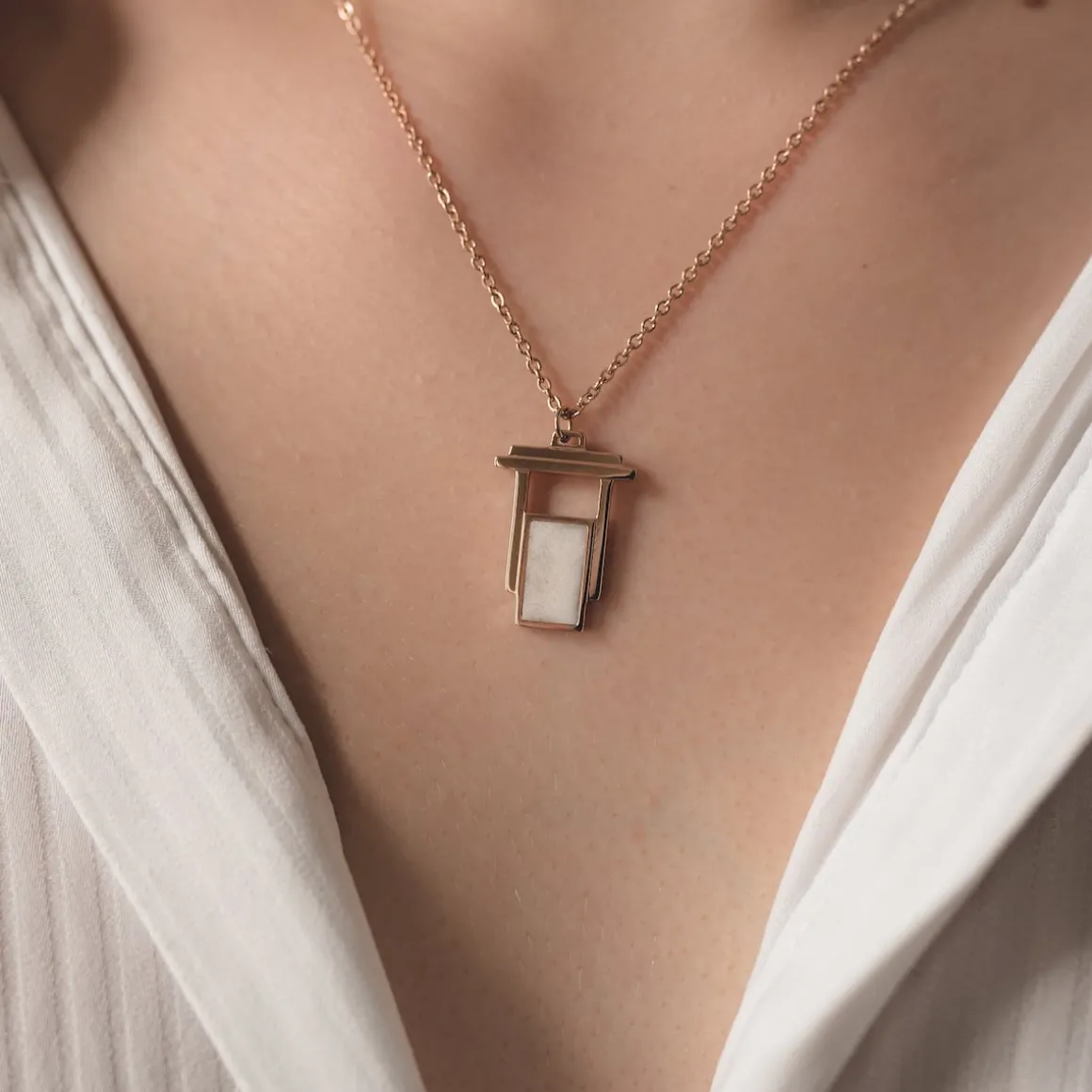 Collier Contour