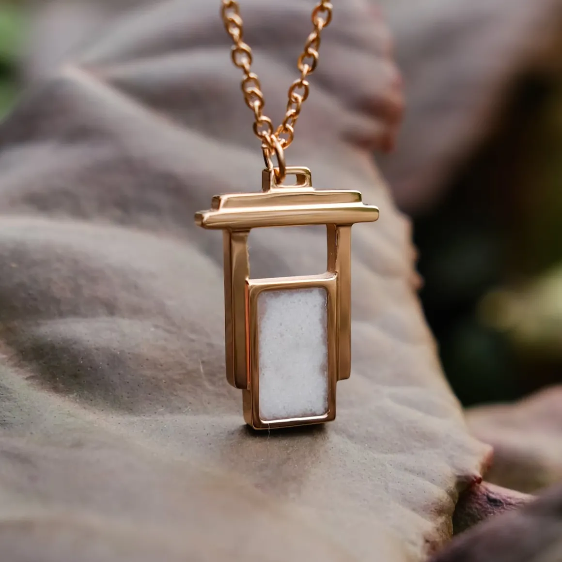 Collier Contour