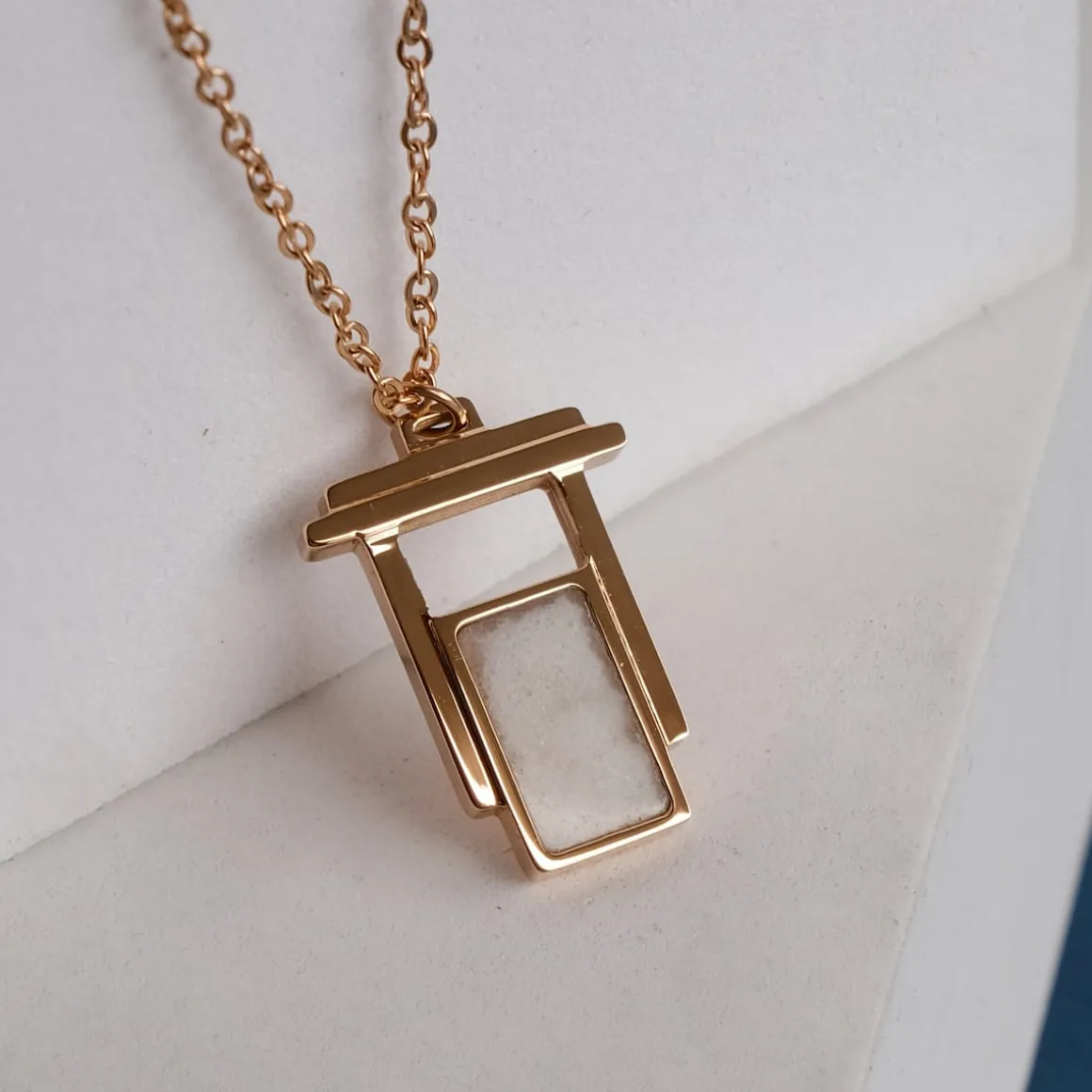Collier Contour