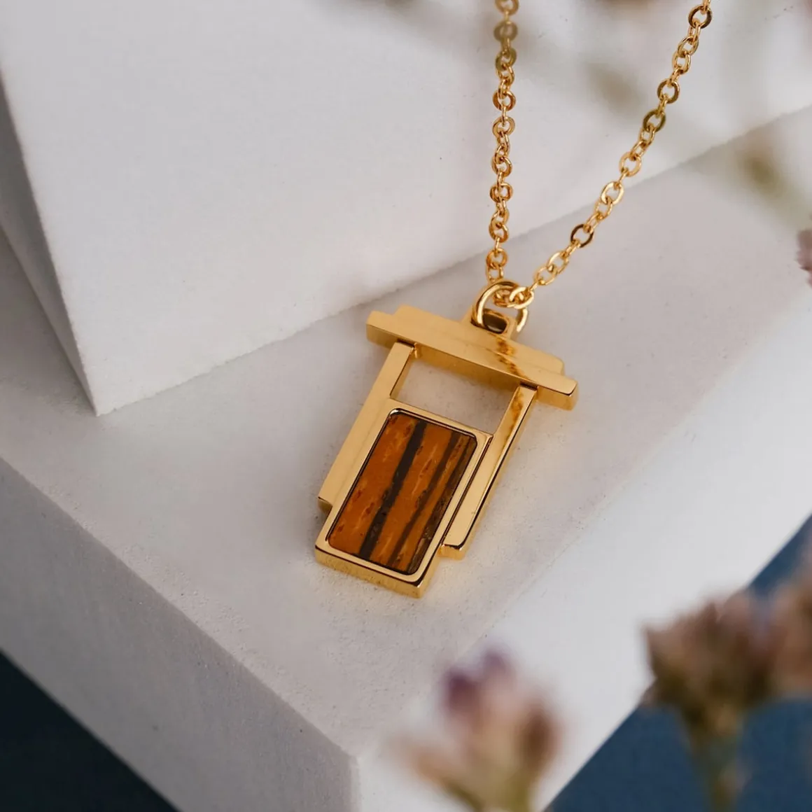 Collier Contour