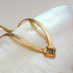 Collier &Eacute;veil