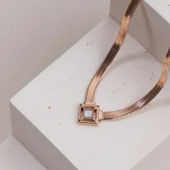 Collier &Eacute;veil