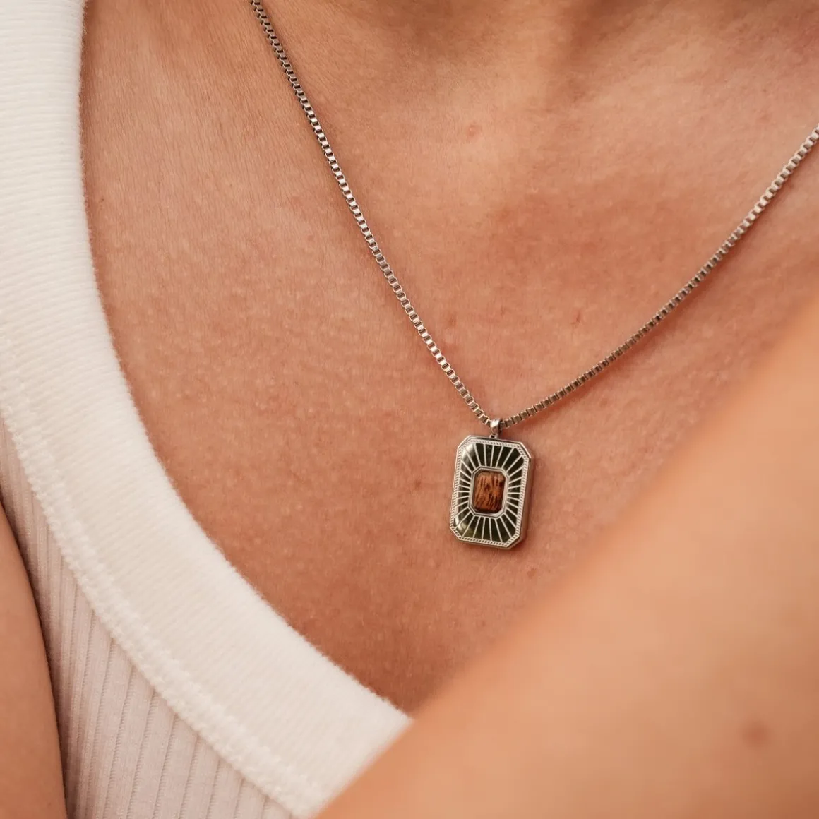Collier Frame Art