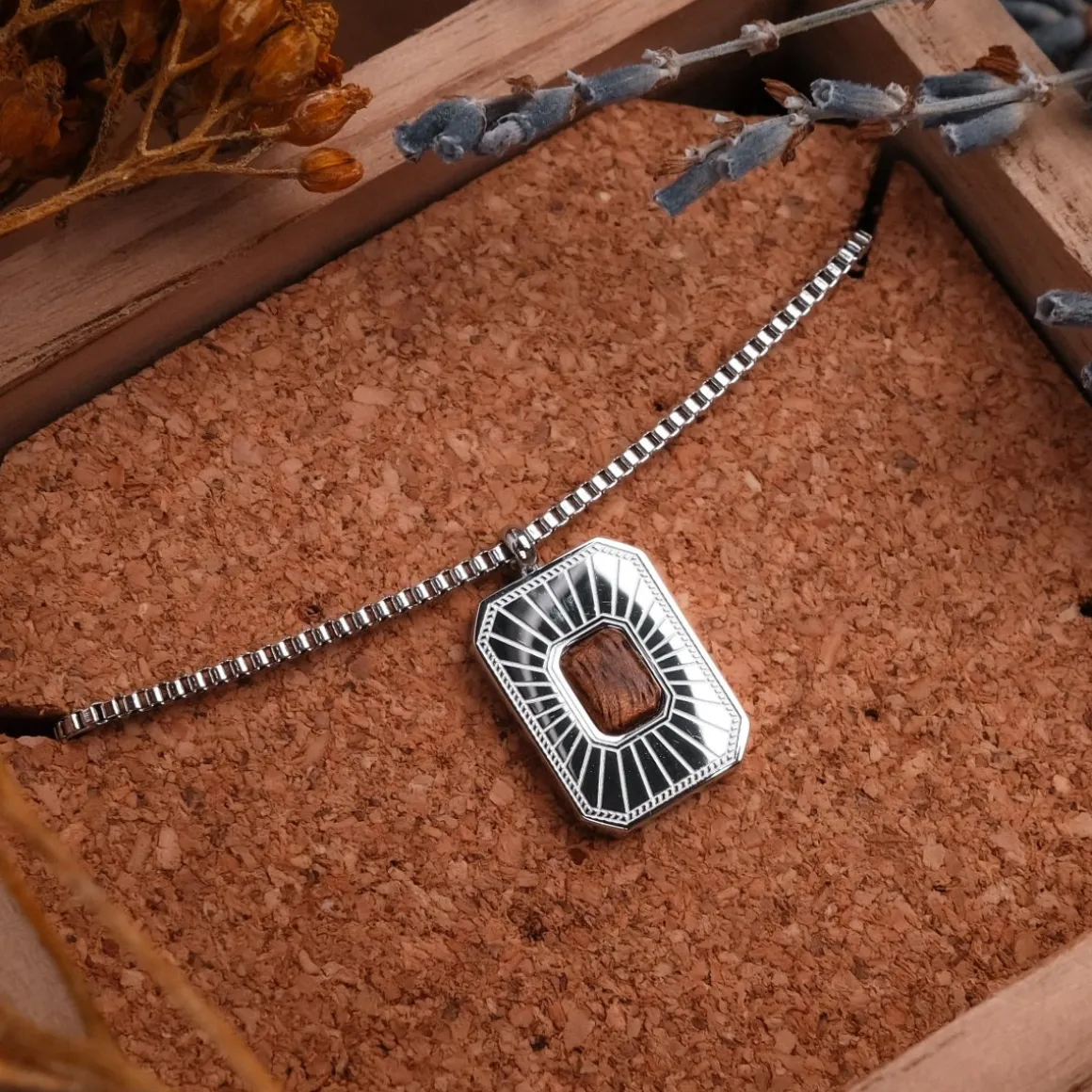 Collier Frame Art