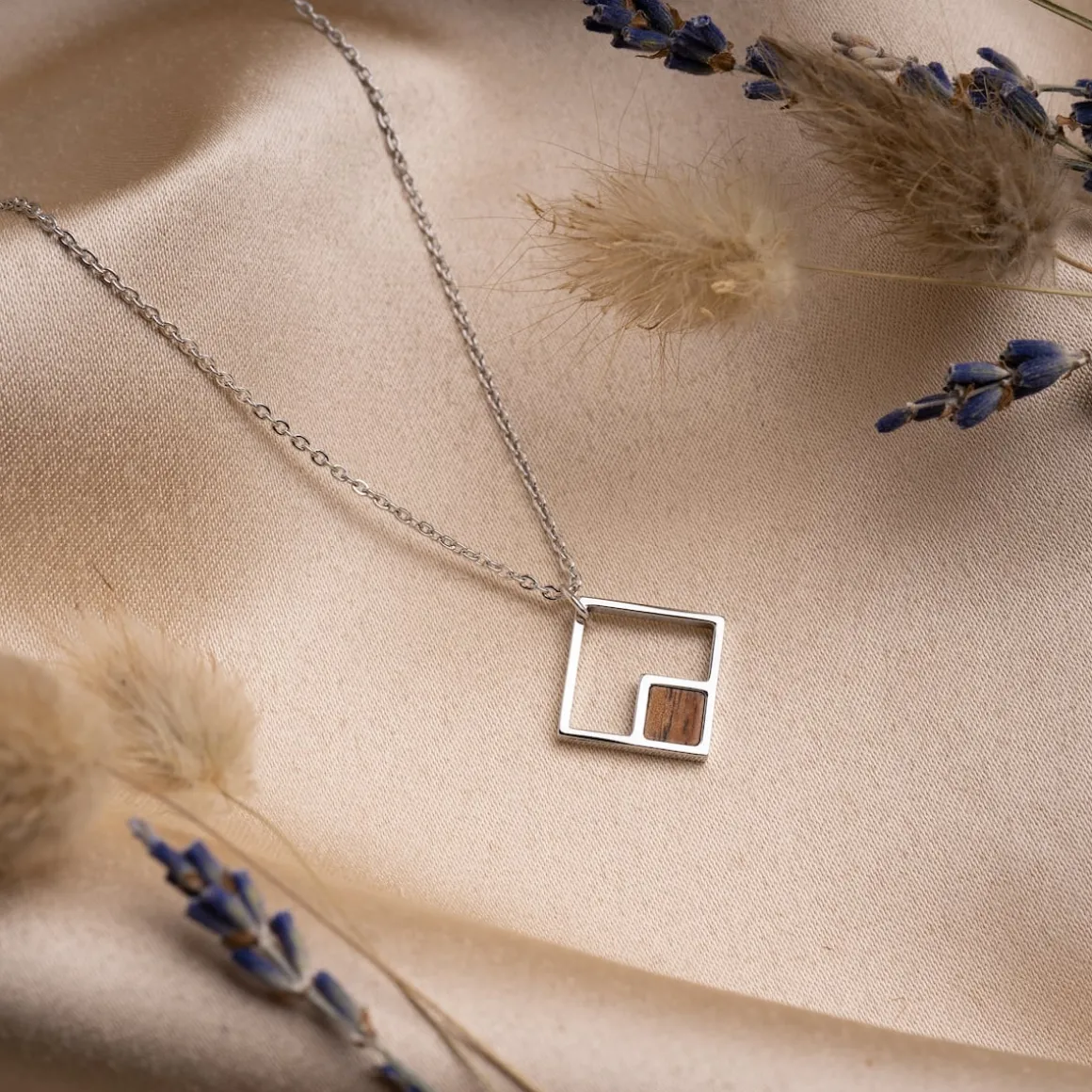 Collier Geometric