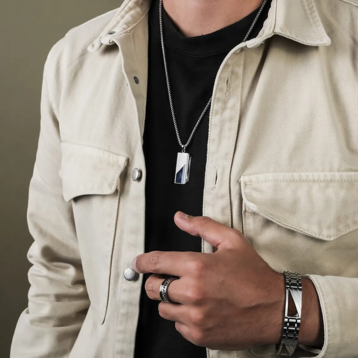 Collier Ionic