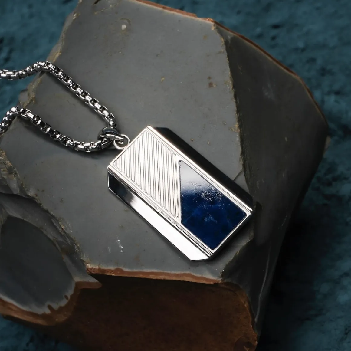 Collier Ionic