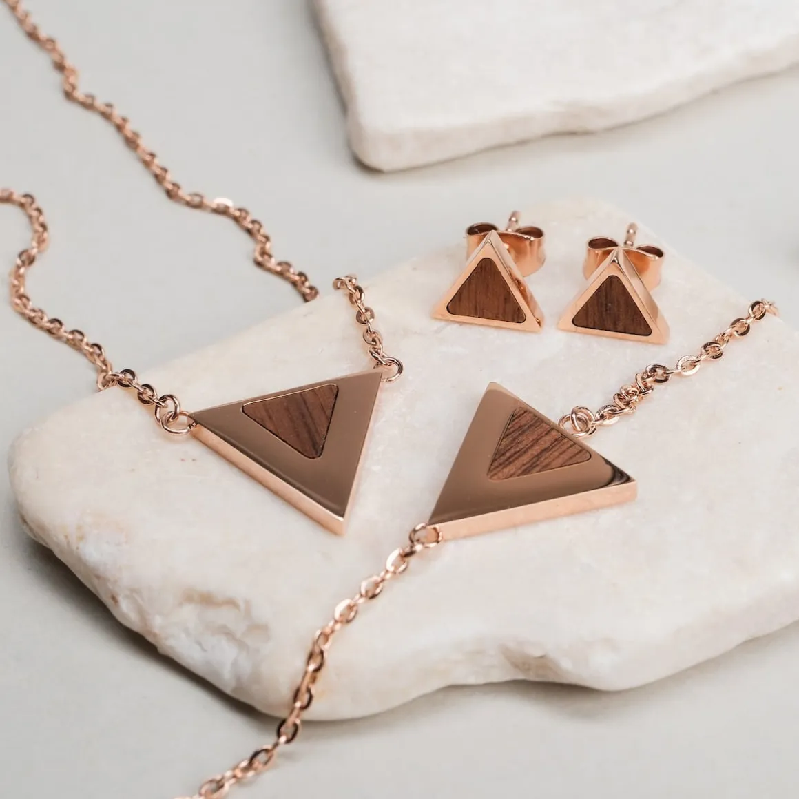 Collier Scales