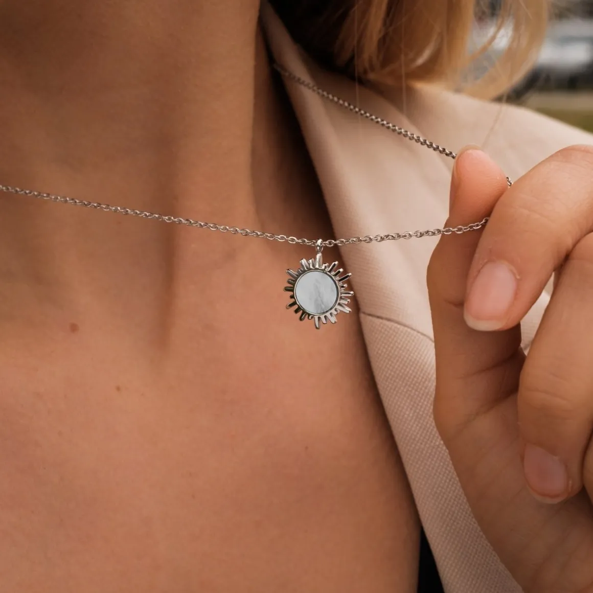 Collier Shade